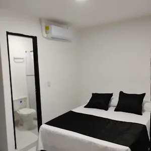  Hotel Black & White